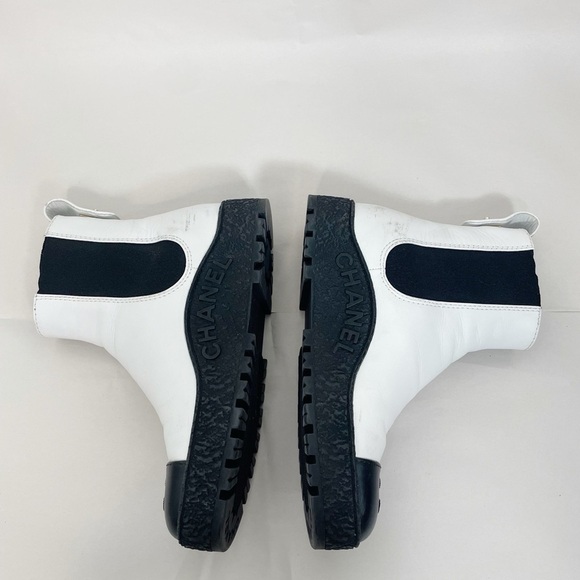 CHANEL Calfskin Cap Toe CC Turn lock Ankle Boots - Picture 6 of 10